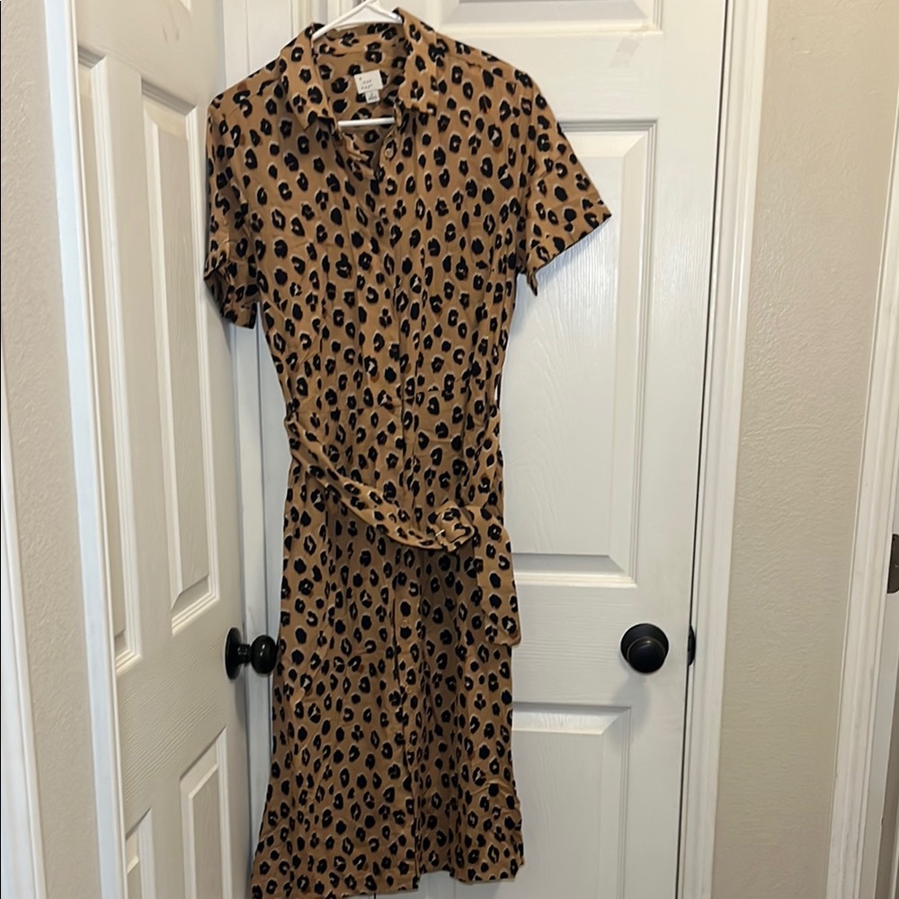 Brown and Tan Knee-Length Wrap Dress with Short Sleeves and Notched Collar